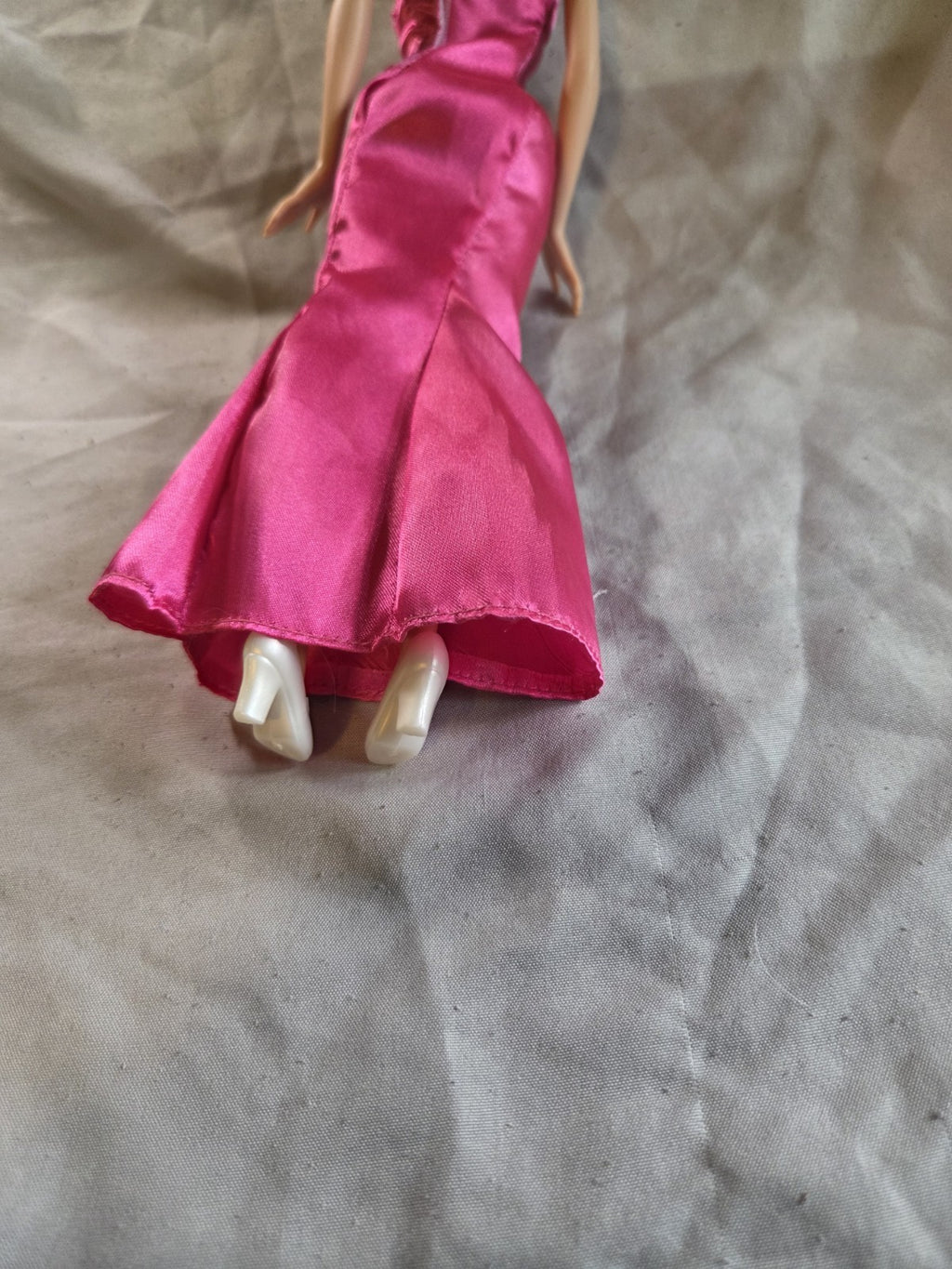 2011 Barbie In Pink Satin Dress And Heels