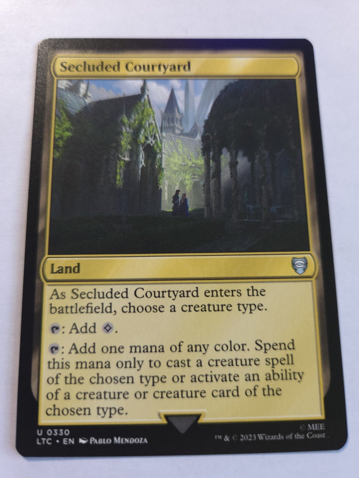 MTG - Secluded Courtyard Commander: the Lord of the Rings: Tales of Middle-Earth