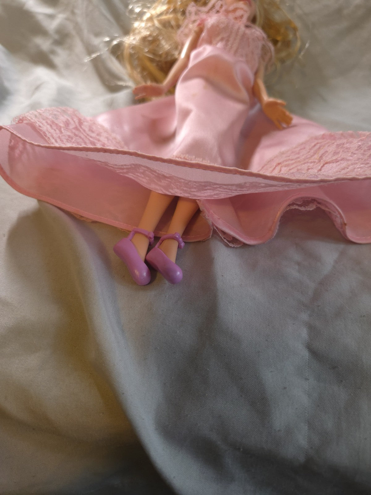 2009 Barbie In Pink Dress With Lace