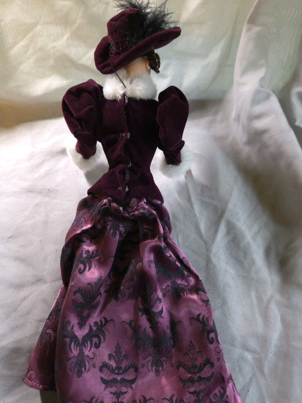 Barbie - 1996 Hallmark Holiday Traditions Doll,  Non-Mint Box