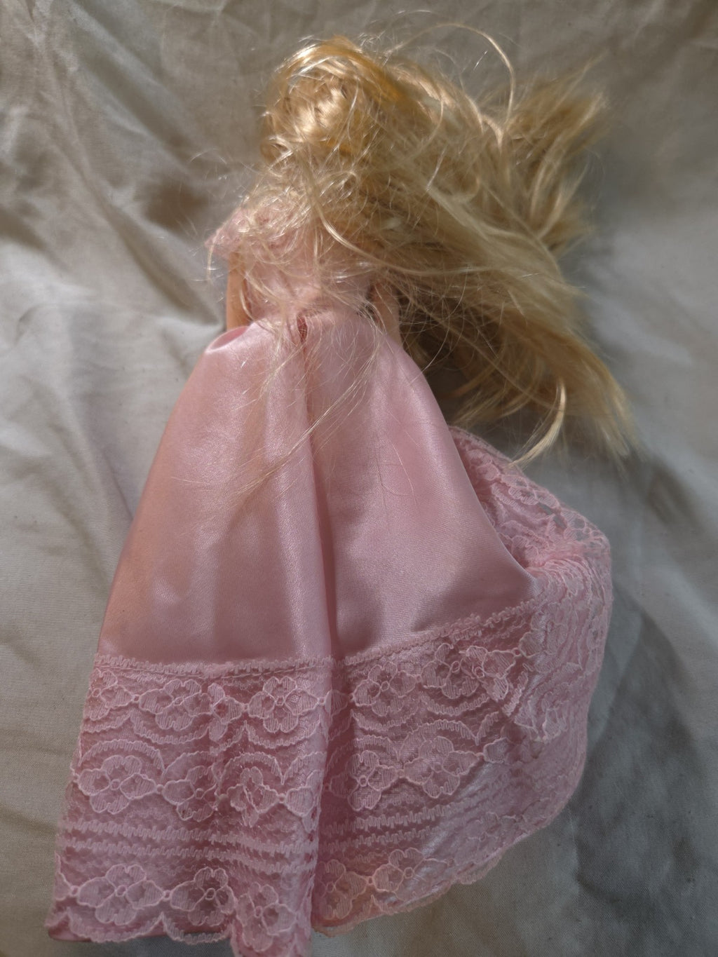 2009 Barbie In Pink Dress With Lace