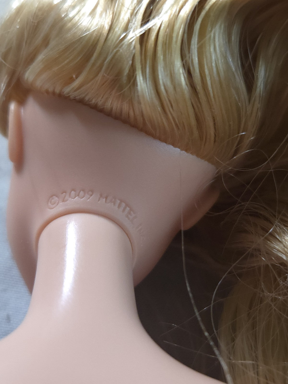 2009 Barbie In Pink Dress With Lace