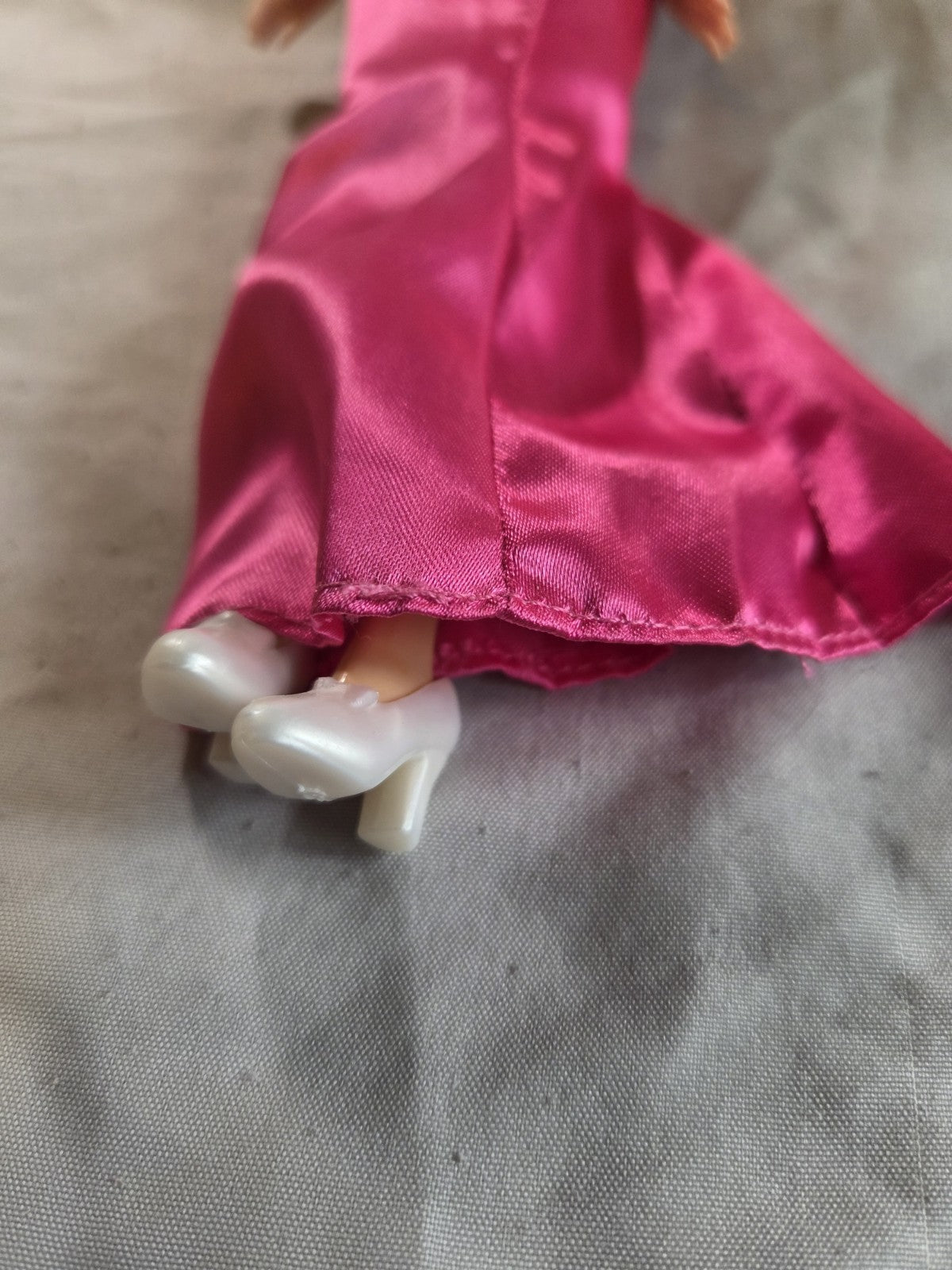 2011 Barbie In Pink Satin Dress And Heels
