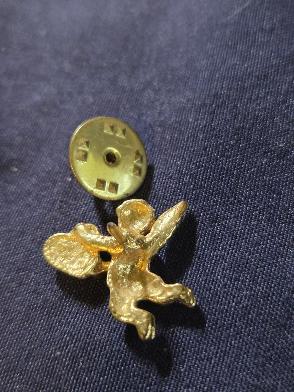 Vintage Gold-tone Cherub Lapel Pin With Enamel Red Heart And Clear Rhinestone