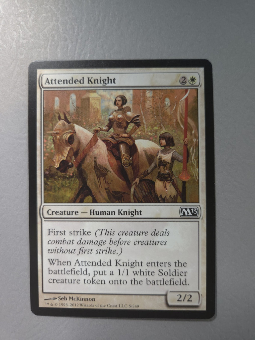 MTG - Attended Knight - Core Set 2013 (M13) - Regular - C - 5 - NM