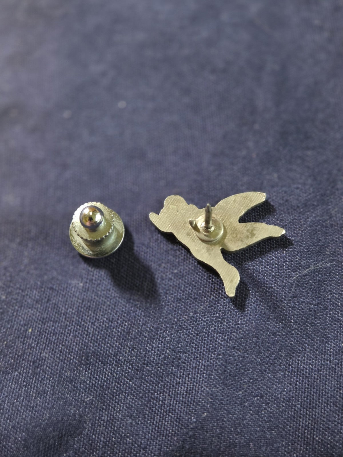 Vintage Gold-Toned/Glazed Duck In Flight Hunter Nature Enthusiast Lapel Pin